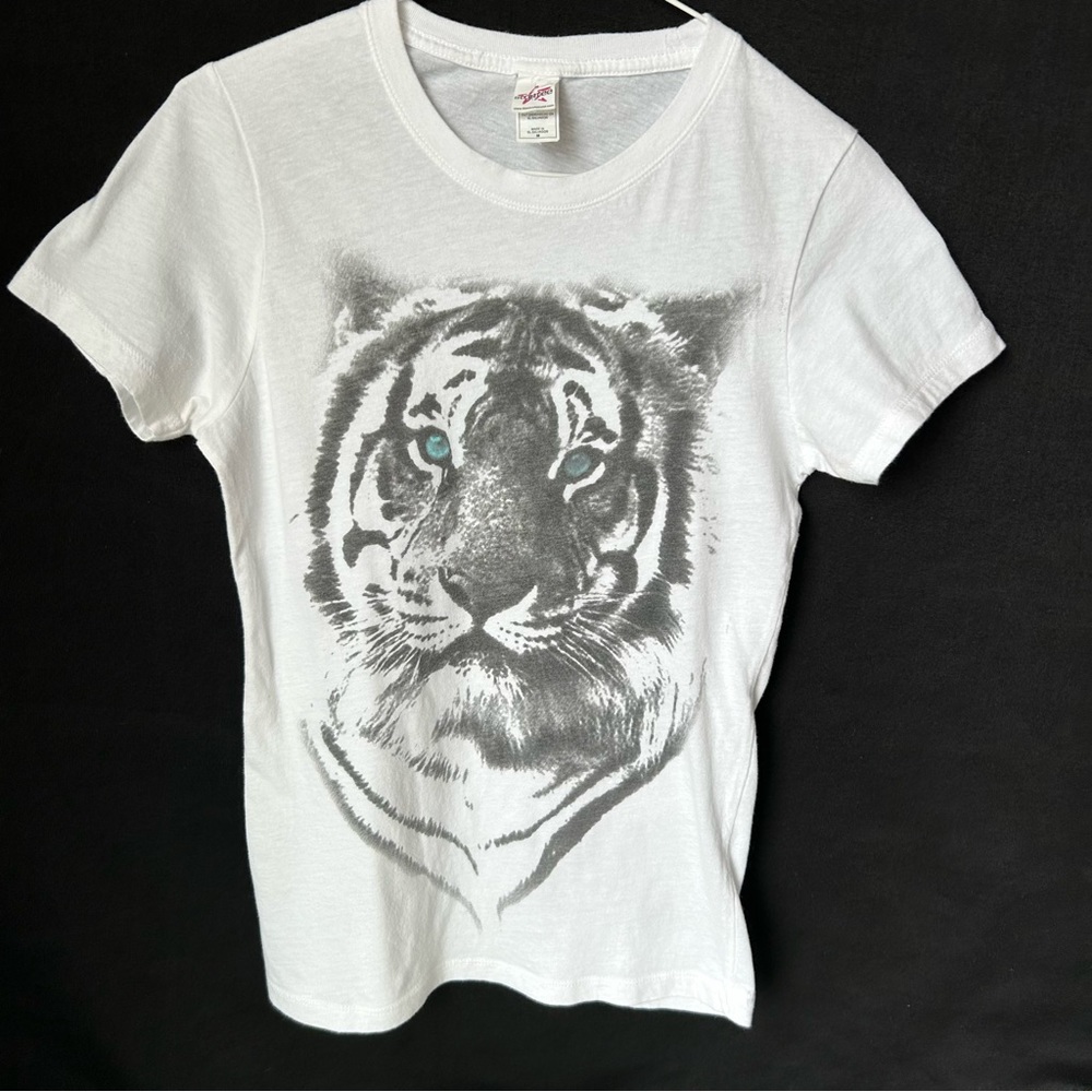 💥Startee White with Black Tiger with Teal Eyes Graphic T-Shirt Size M